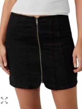 We The Free front zip black skirt. Size 4